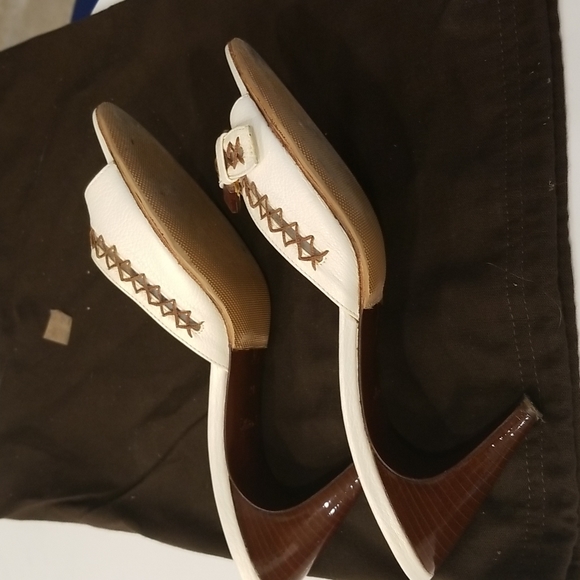 Louis Vuitton Cream Leather Sandals size 7.5 US - Picture 2 of 9